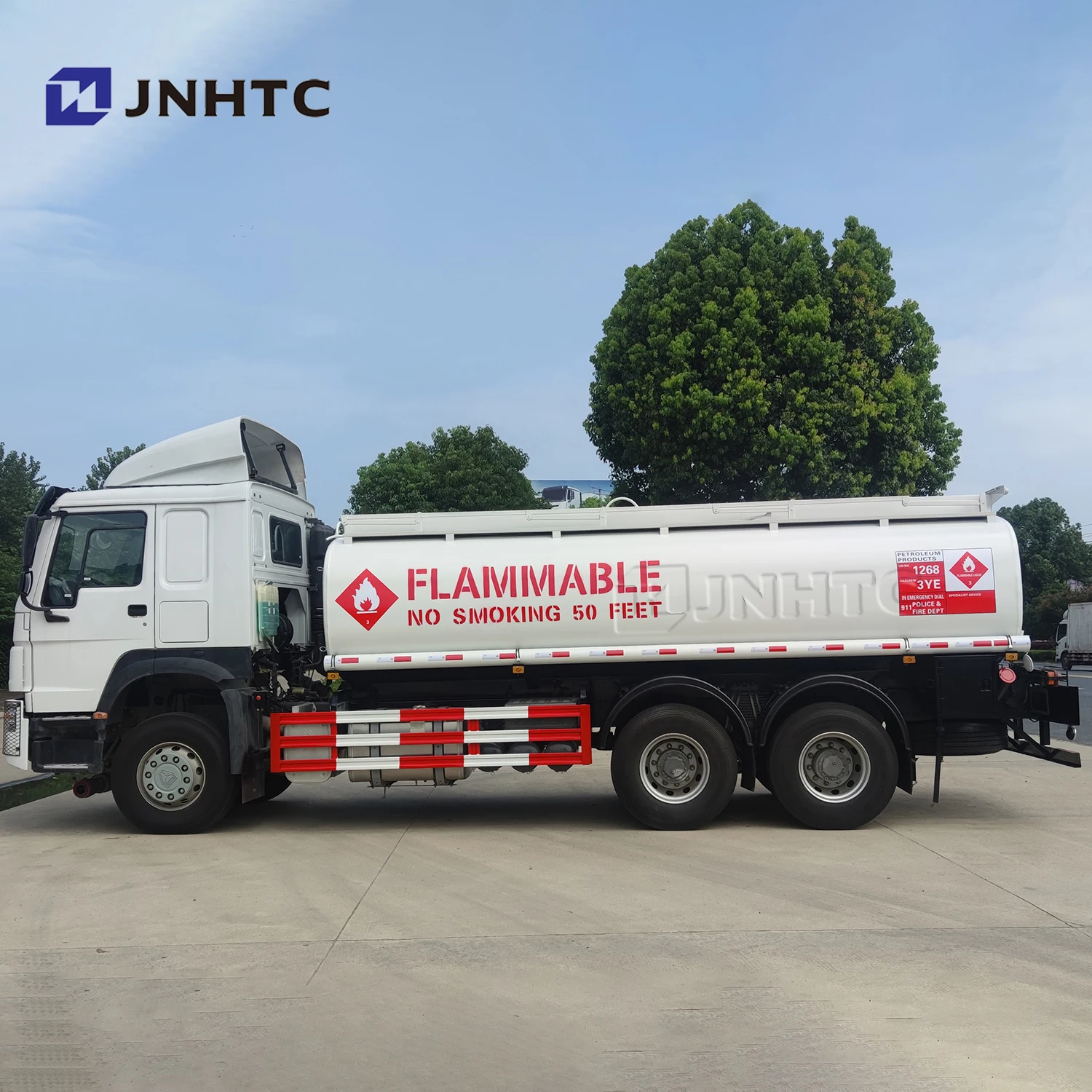 Sinotruk HOWO 6X4 Oil Fuel Tanker Truck 20000 Liters with 5 Compartments 340HP