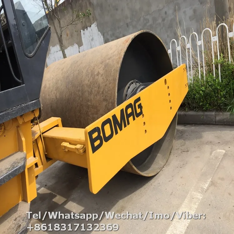 Вибрационный однобарабанный дорожный уплотнитель Bomag BW213D хорошее состояние 10 тонн 12 13 14