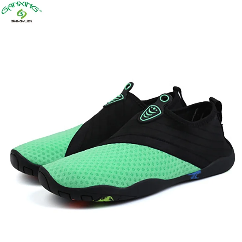 GANXING Wholesale Swimming Shoes Water Sports Sneaker Soft Aqua Barefoot Water Shoes For Women Men Kids