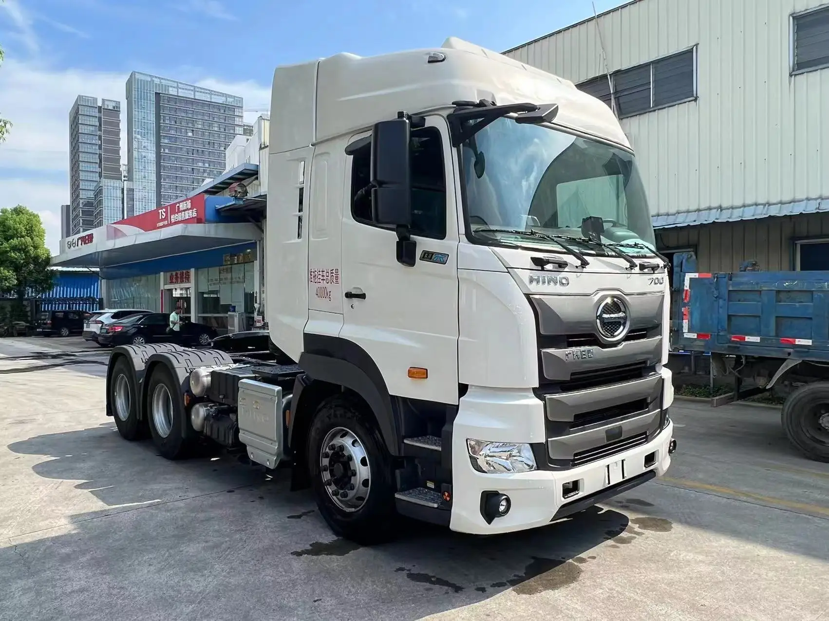 Japan 450hp HINO 700 6x4 High Top Cab Tractor Truck Tractor Head
