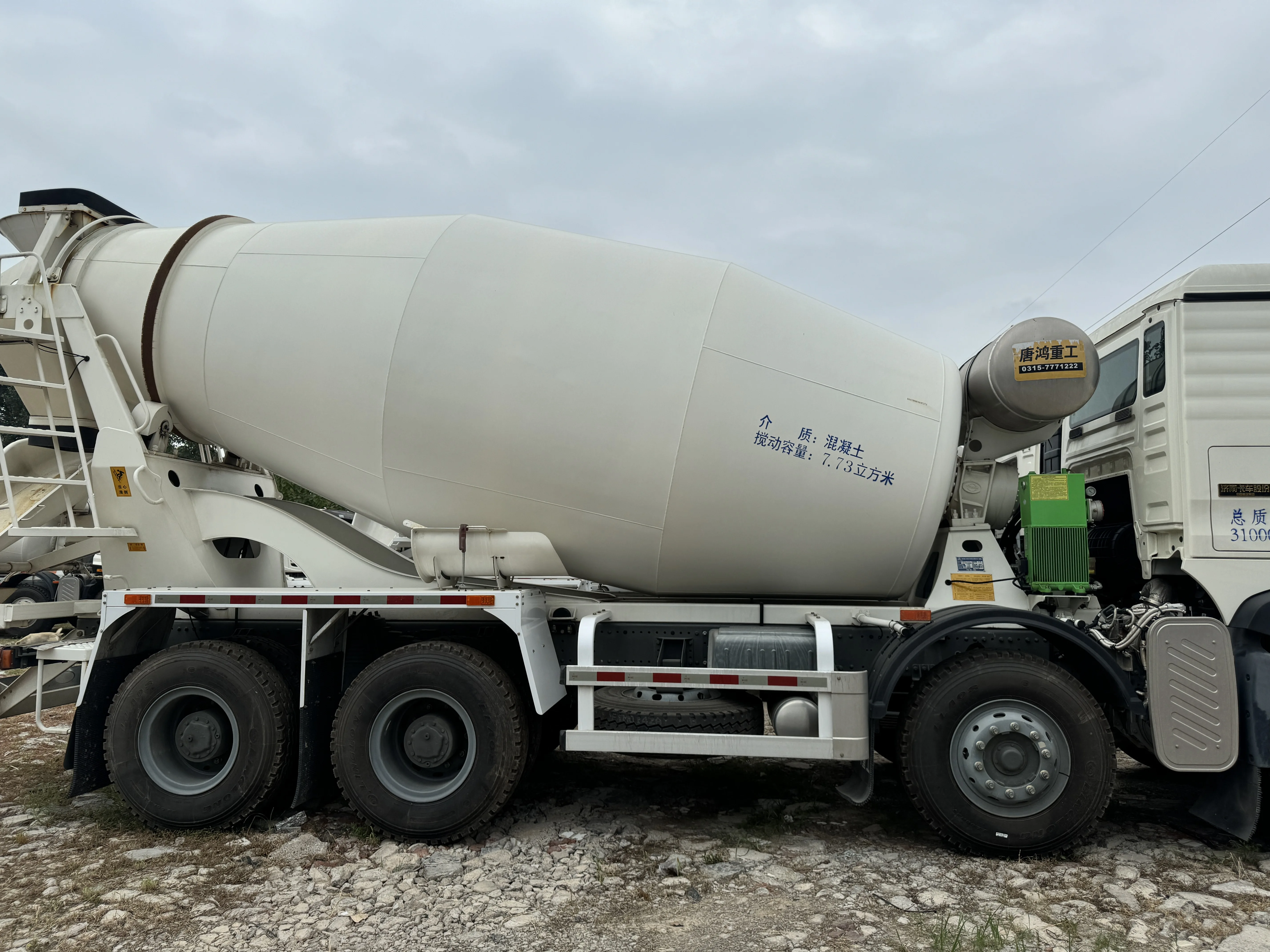 HOWO Selling Sinotruk Diesel Cement Concrete Mixer Truck 8M3 10M3 12M3 Cheap Price Construction Used Concrete Mixer Truck