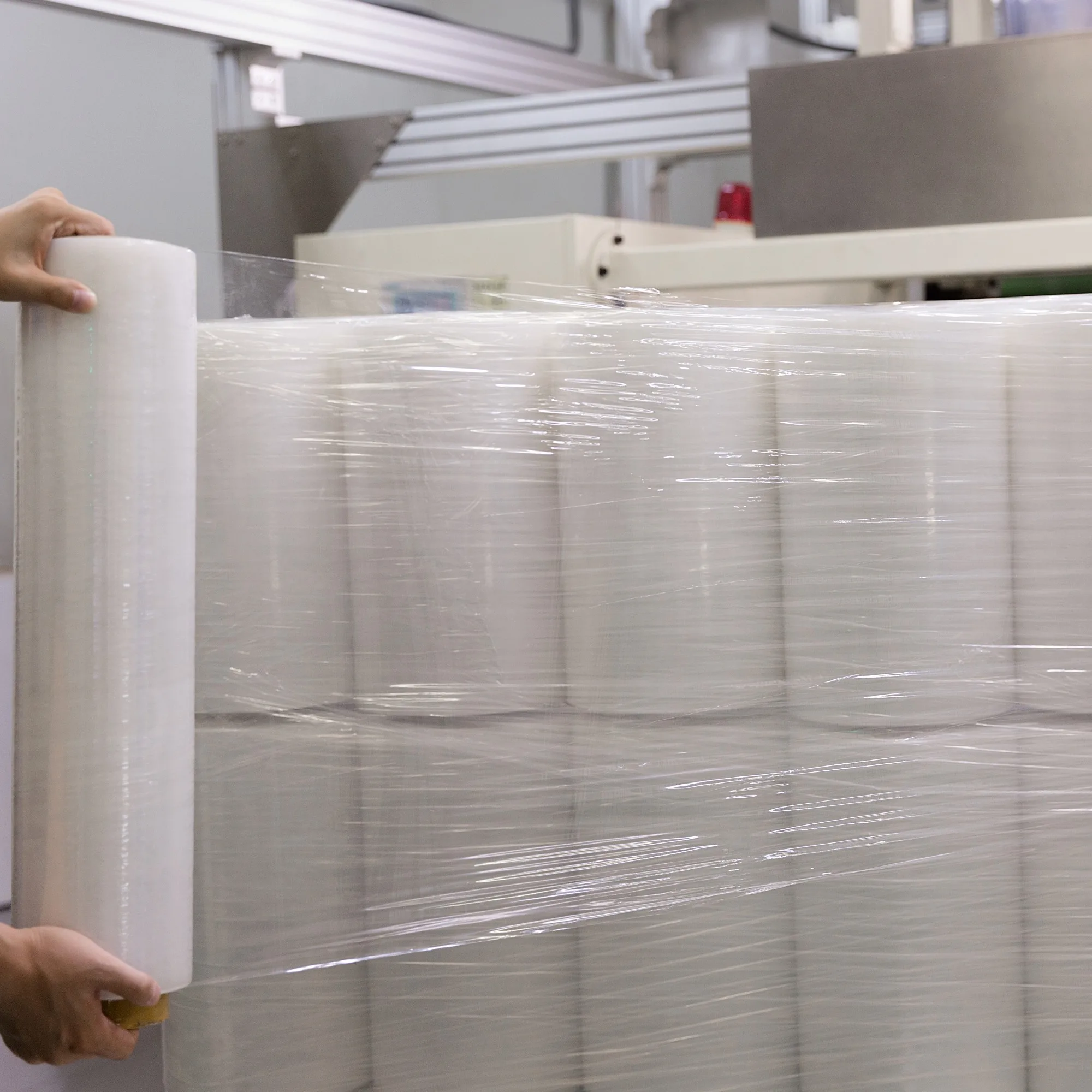 Professional Hand Stretch Film Shrink Wrap Plastic Transparent stretch film shrink wrap clear plastic pallet wrap