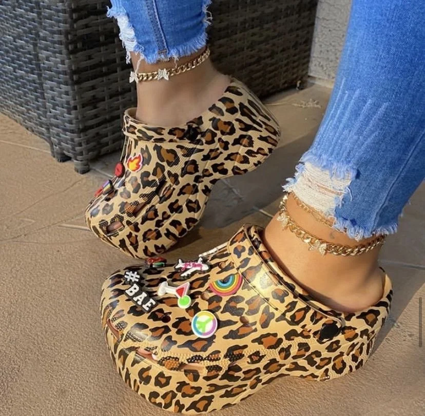 
INS Hot Popular Serpentine Small Hole Women Sandals Cute Slippers Platform Thick Bottom Back Strap Summer Ladies Casual Shoes 