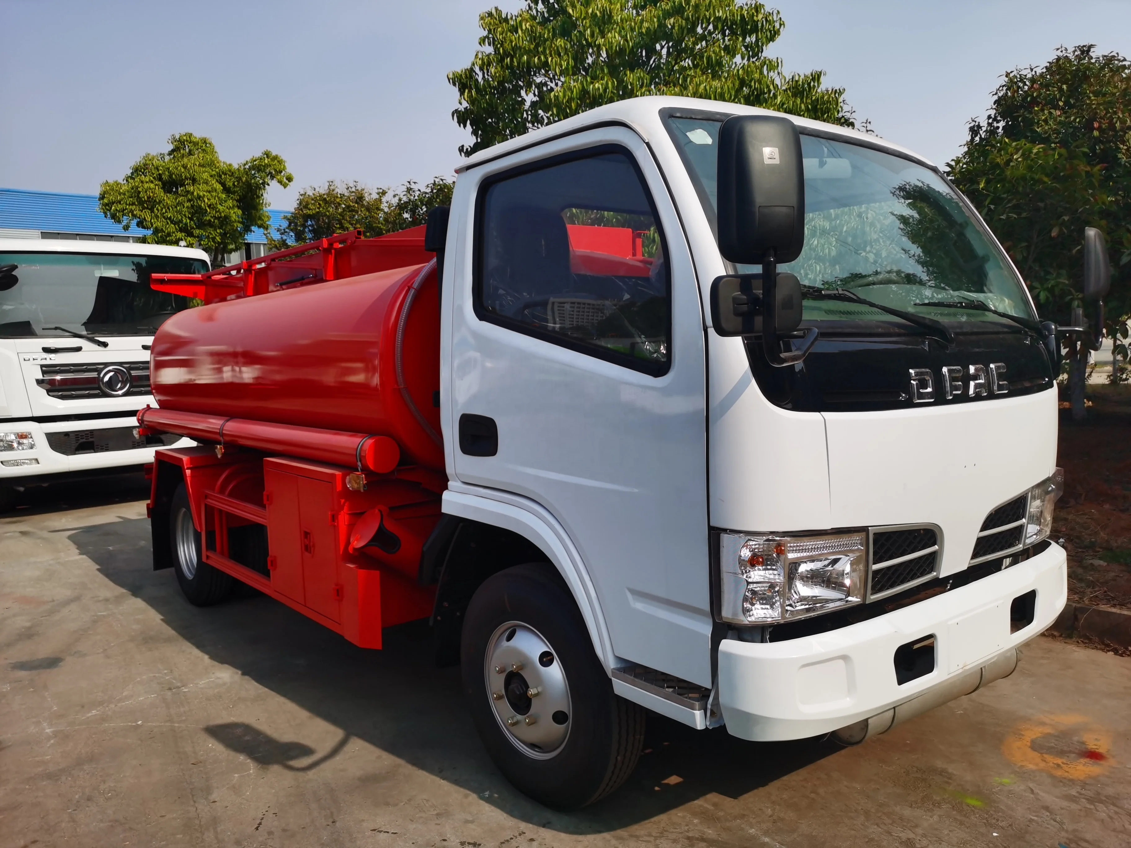 CHeap Dongfeng 4x2 Fuel Bowser Truck 5000 Liters Mobile Fuel Station Dispenser Tank Truck Oil