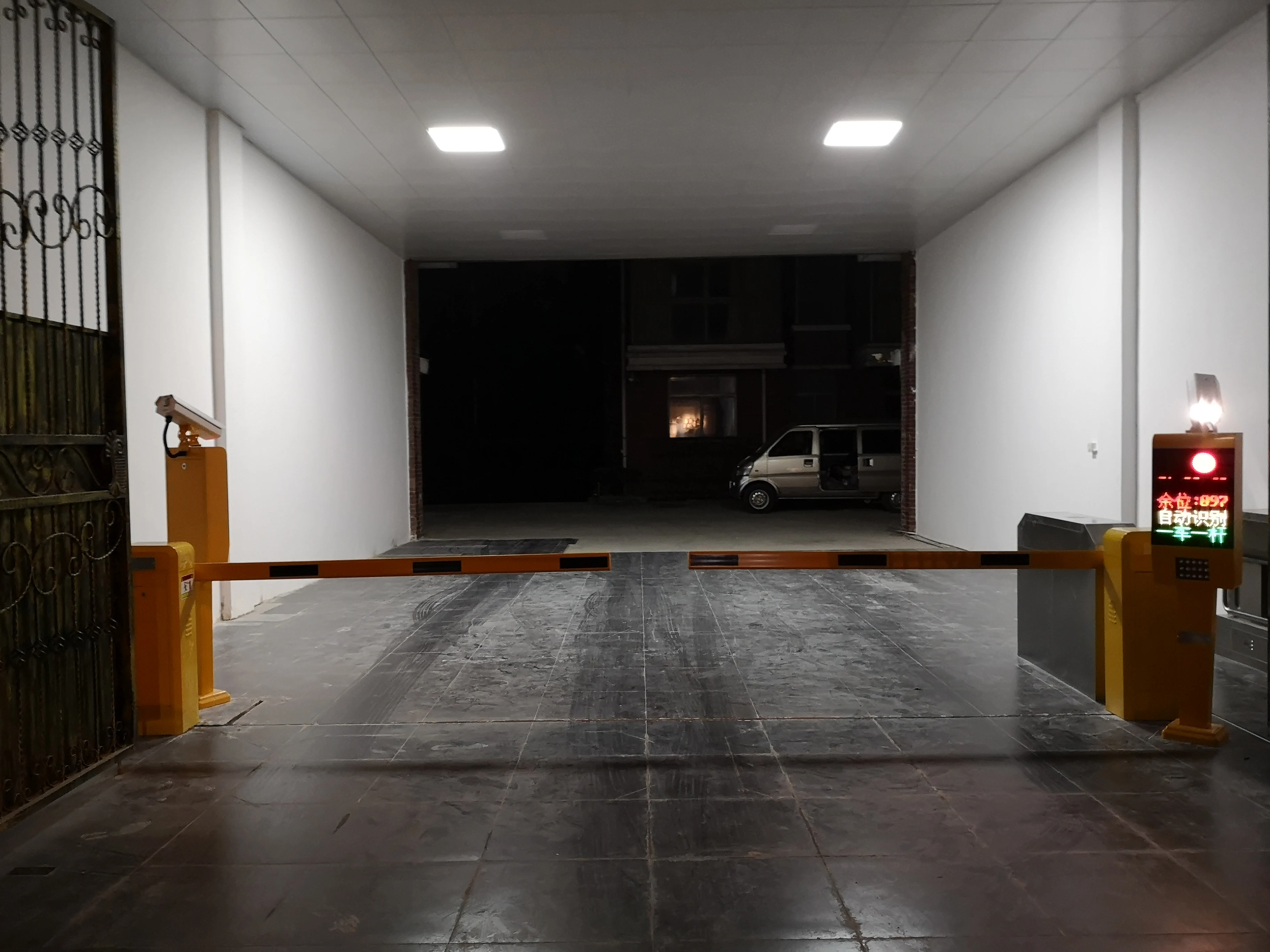 Qigong LPR система дорожного движения интеллектуальные барьерные ворота и безопасный контроль въезда выезда из автомобиля прямые барьеры