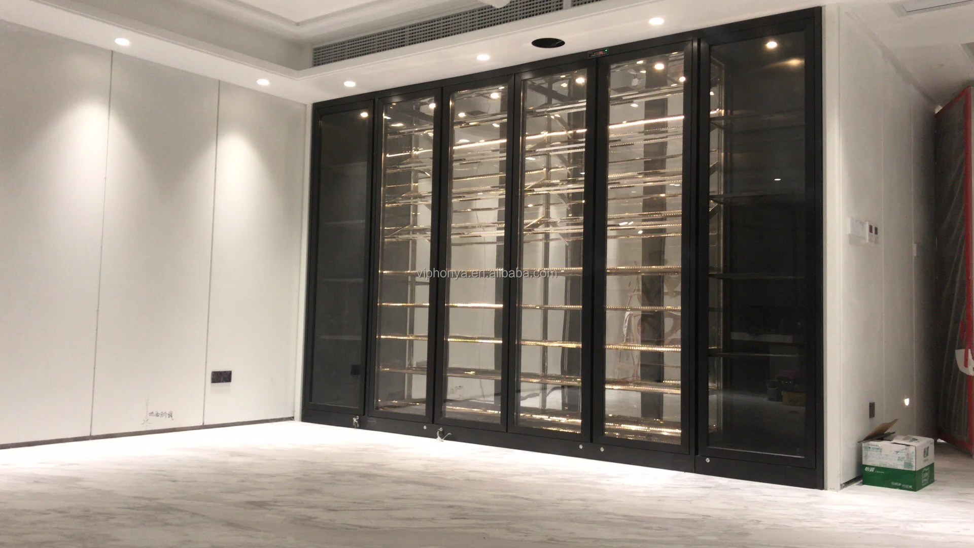 Gold Luxury Custom Liquor Alcohol Storage Wall Large Thermostatic Wine Cabinet for Hotel Home Wine Cellar