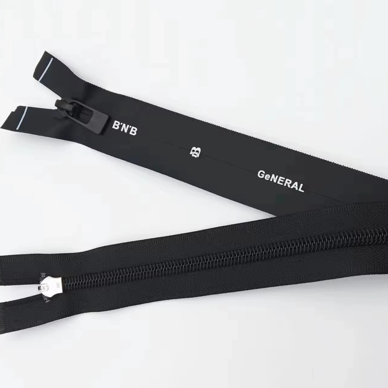 Factory Wholesale Custom 3# 5# 7# nylon waterproof zipper  Auto Lock Various types of nylon zipper for clothes bags