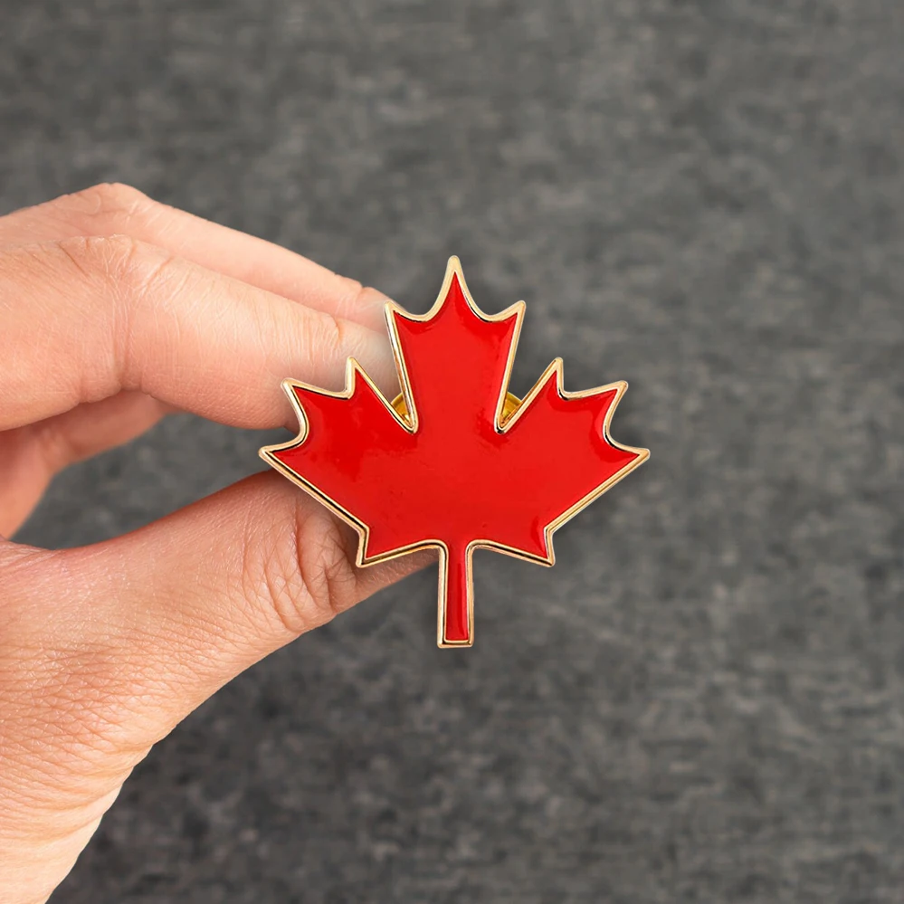 Wholesale Holiday Gifts Souvenir Gold Hard Enamel Canadian Flag Lapel Pins