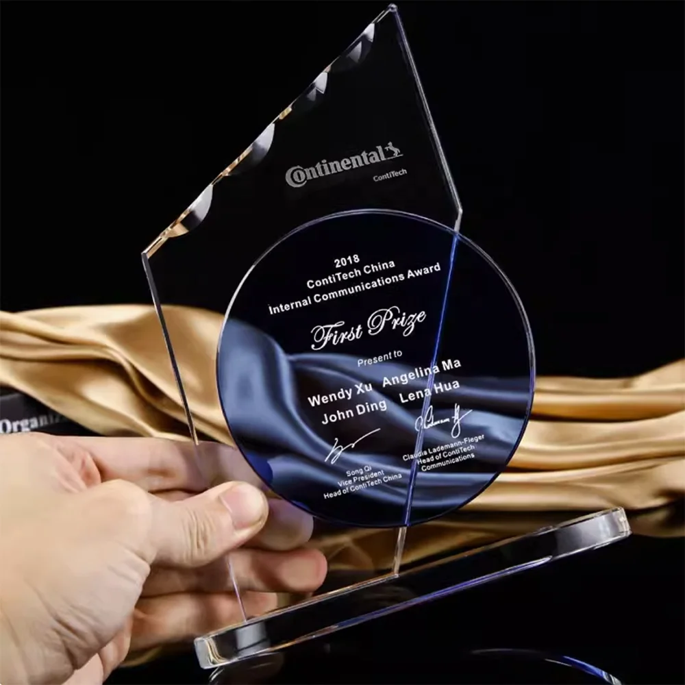 Wholesale golf Clear Crystal Blue Glass Trophi Plaque Trophy Handmade Love Souvenir Award in Cup Shape Engraved Gift