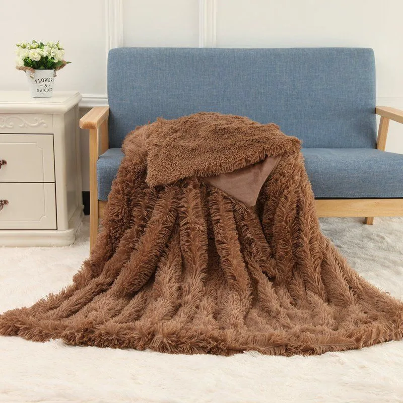 
Wholesale Luxury Faux Fur Throw Blanket Long Hair Shaggy Fleece Super Soft PV Plush Blanket 