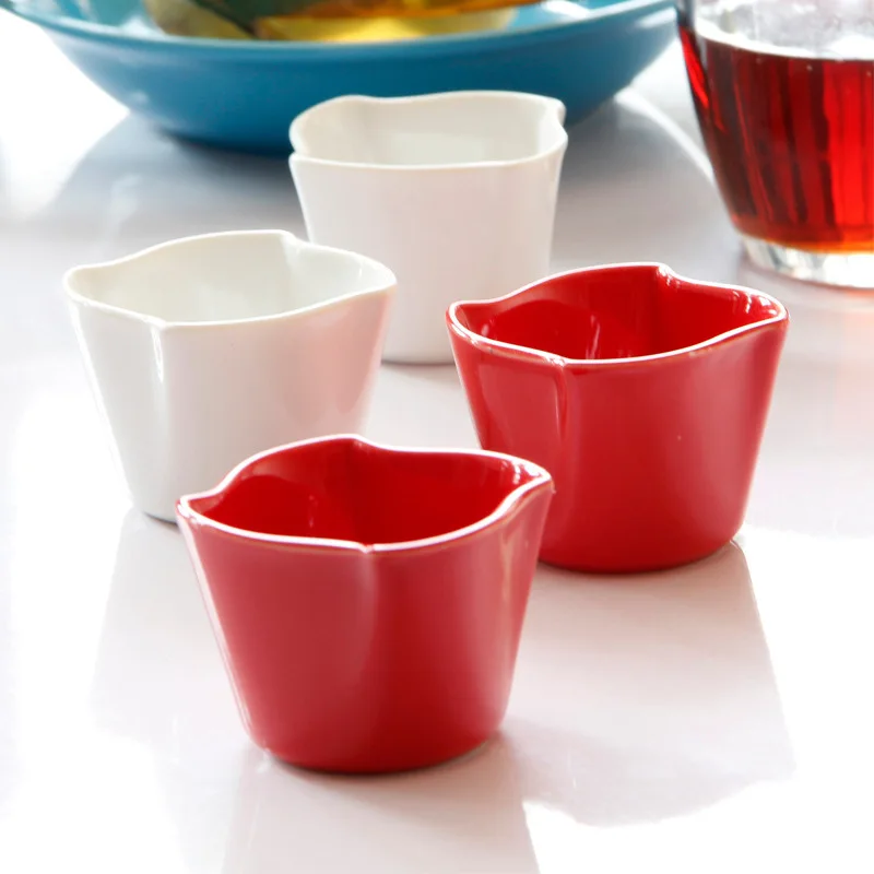 Hot sale novel design flower-shaped ceramic red sauce dish sauce dish seasoning cup