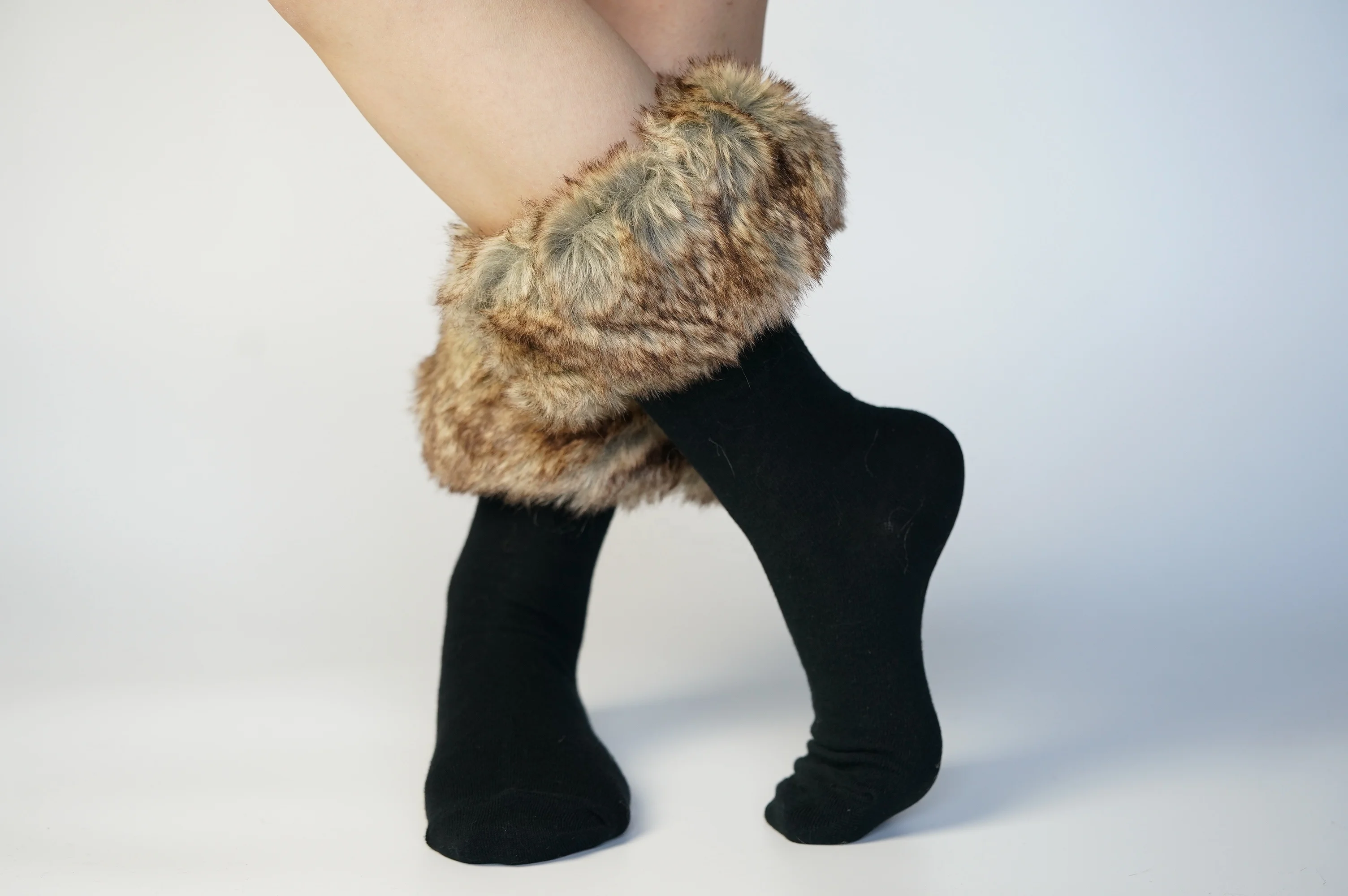 OEM Wholesale Fashion Fluffy crew Hosiery Custom Logo Women Faux Fur Cuff Socks