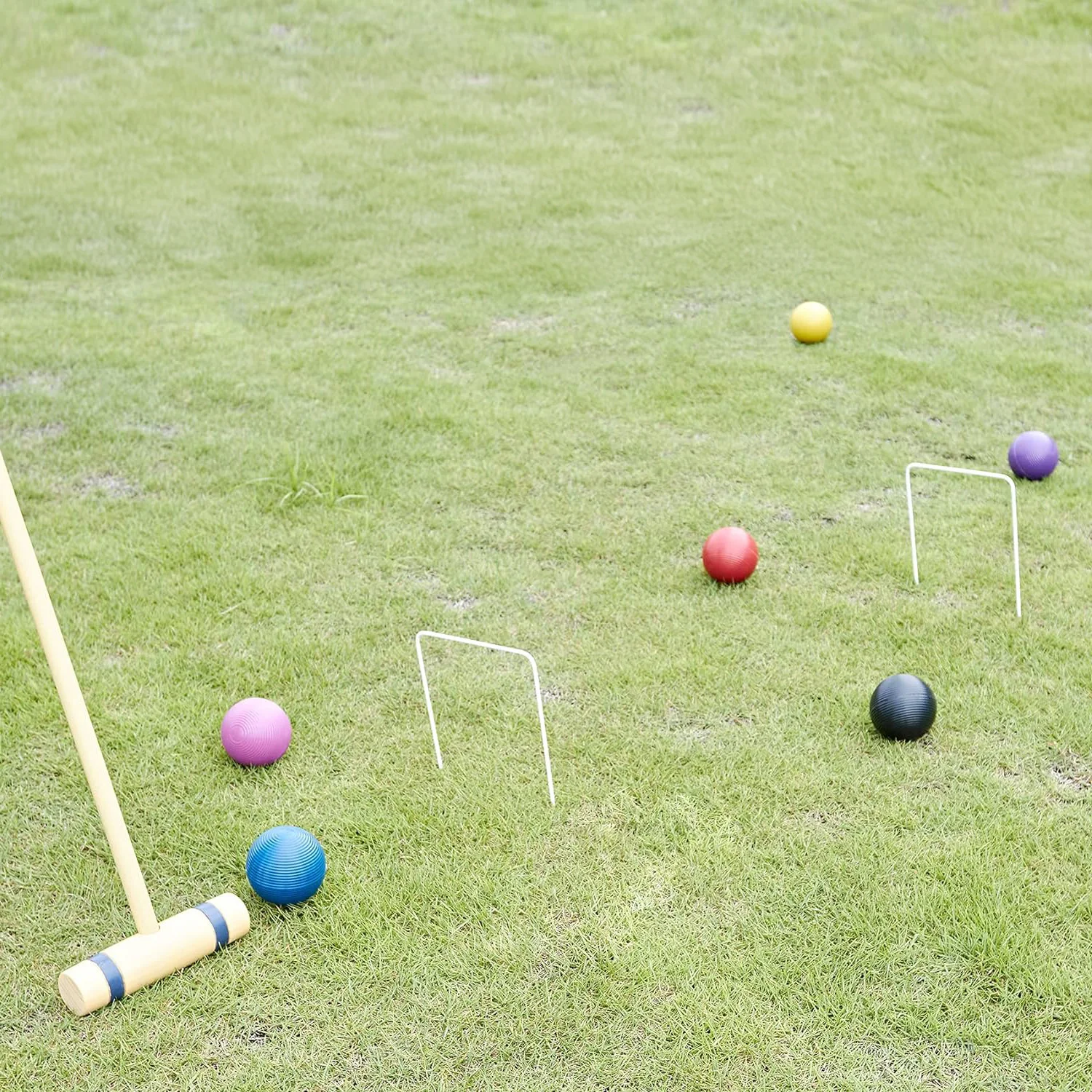 Family Fun for Backyards with Colorful Mallets PE Balls Wickets Stakes Carrying Bag Croquet Party Set for 8 Players