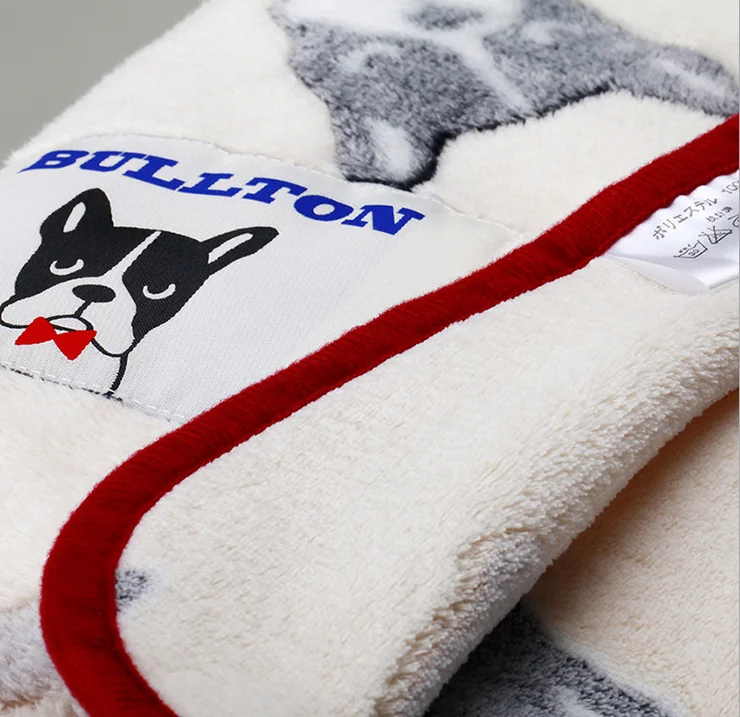 High quality 100% polyester super soft custom printed large flannel coral fleece mink dog cat pet blanket