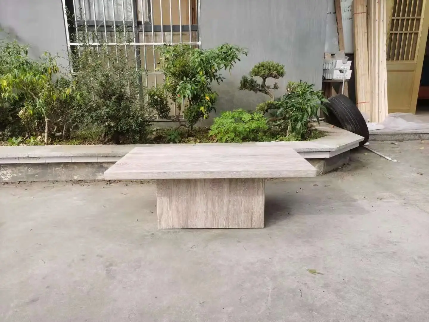 Квадратный журнальный столик plinth из русского дуба во французском