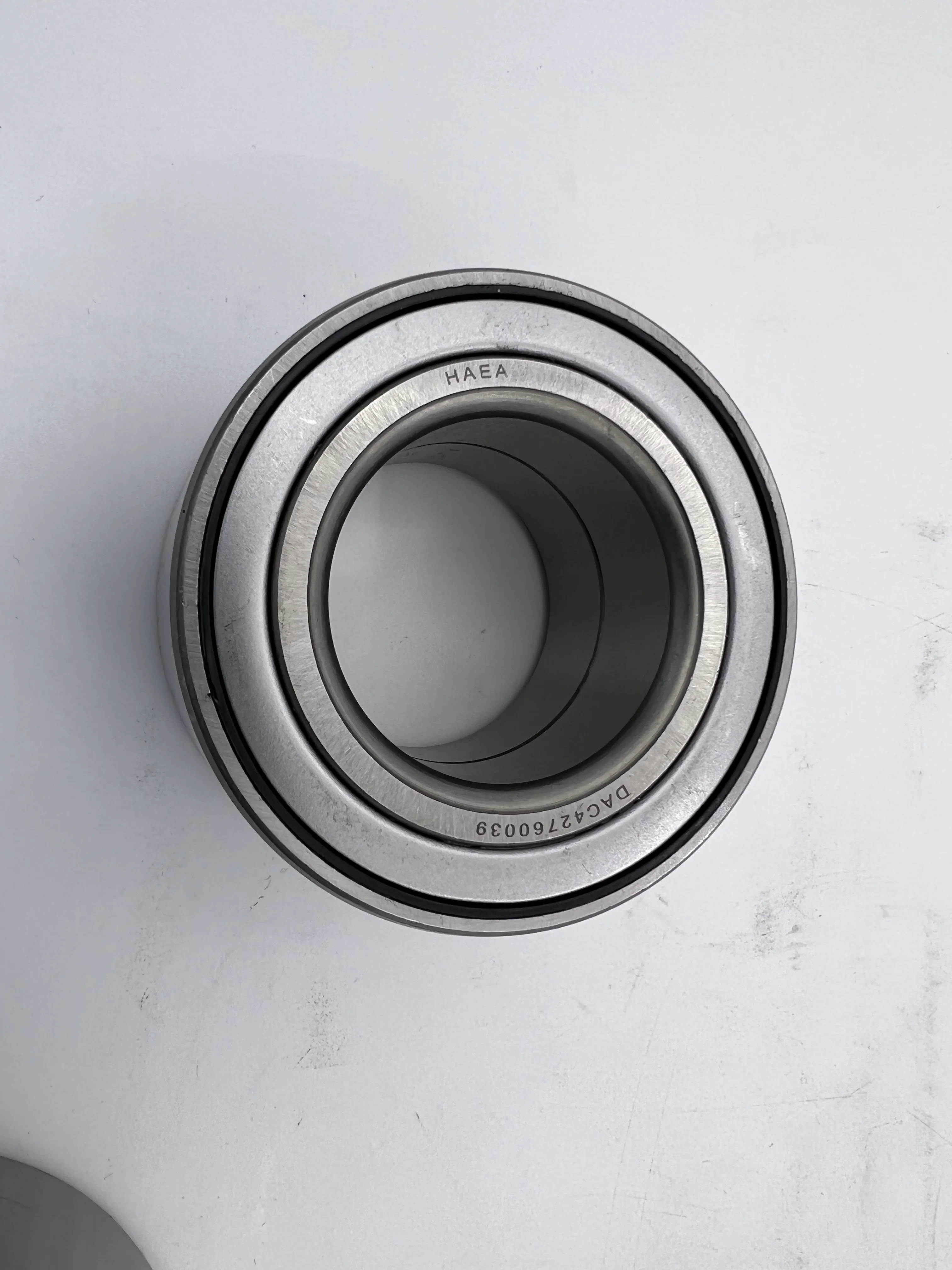 Quality assurance wheel hub bearing with an outer ring and two inner rings42*76*39 DAC42760039