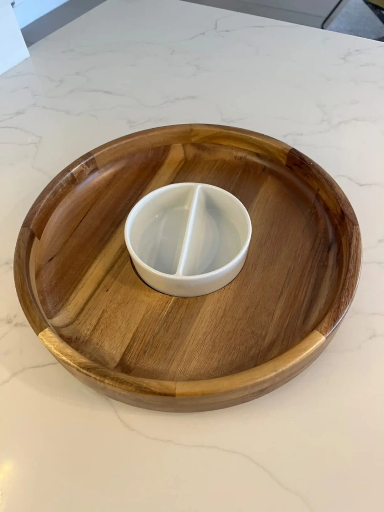 13  Inch Acacia Wood Chips and Dip Serving Set and 2x Dip Dishes Round