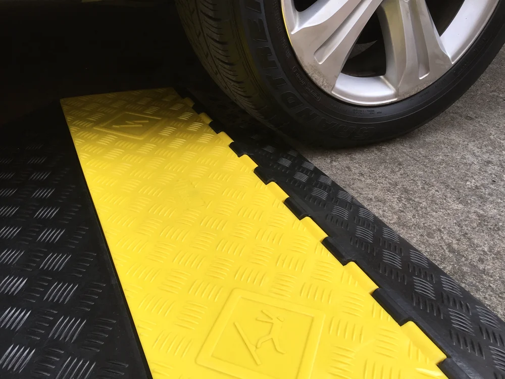 900*500*55mm Wholesale Custom OEM Yellow Black Speed Bump Car Cover 4 Channel Cable Protector