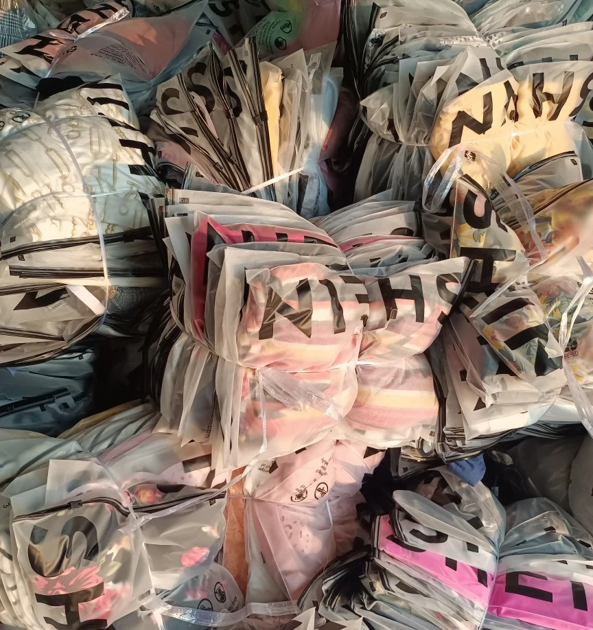 Хвостовые товары, смешанные Костюмные брюки, футболки с коротким рукавом, тюки б/у одежды, б/у одежда премиум-класса