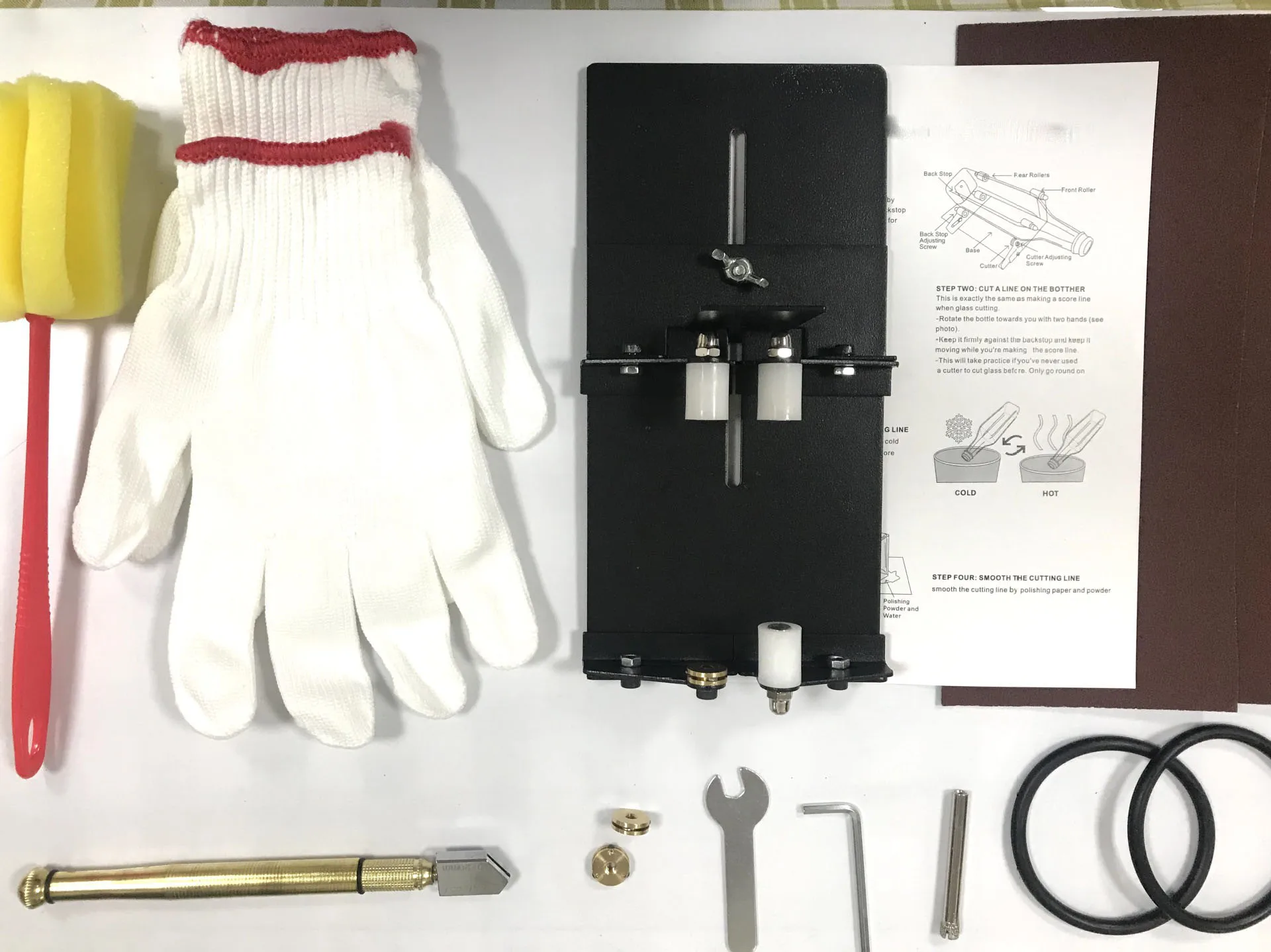China supplier hot sale black standard type glass bottle cutter for cutting square bottle