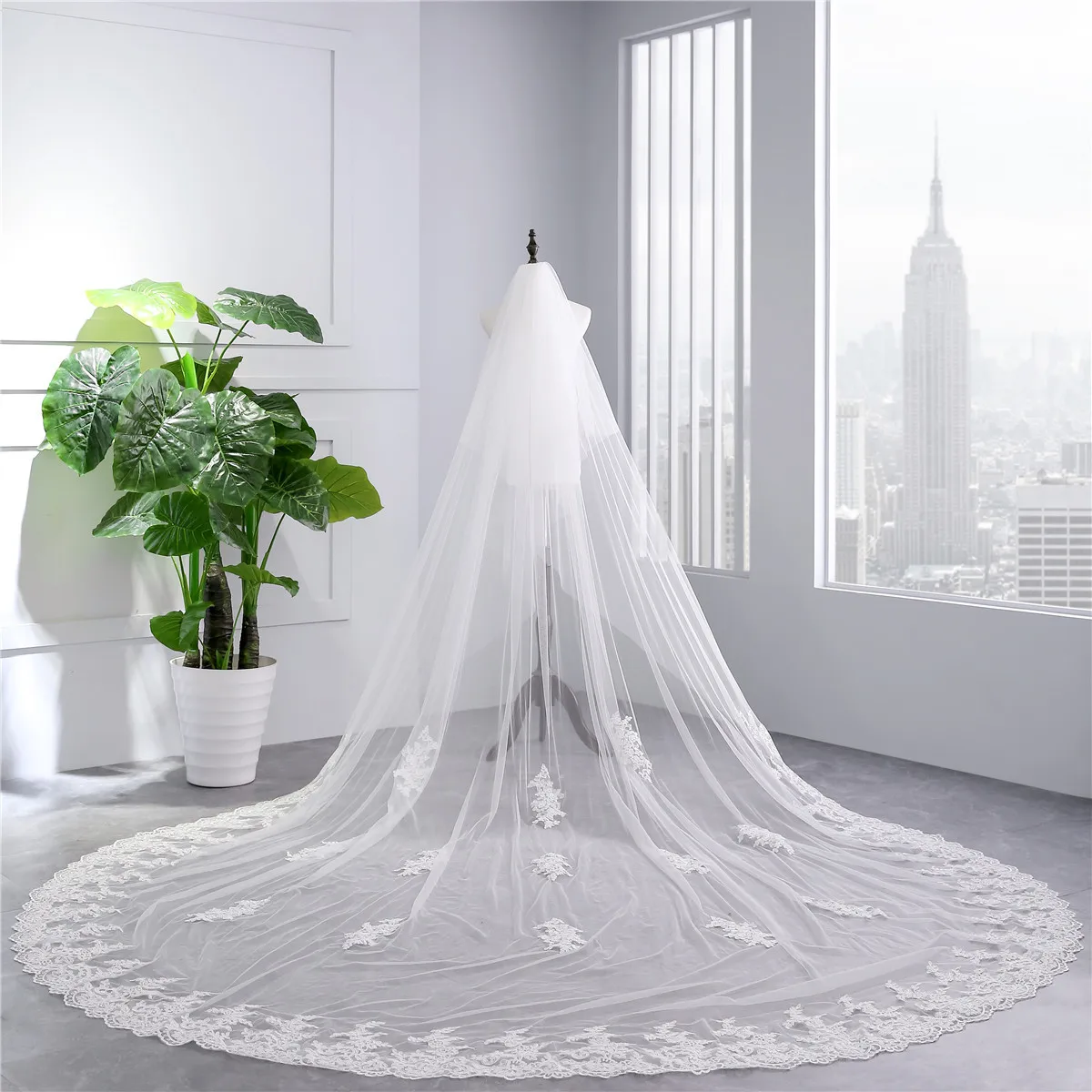 LUOXIN Luxury Wedding Veils One Layer Long 3.5M lace bridal veils long veils with comb