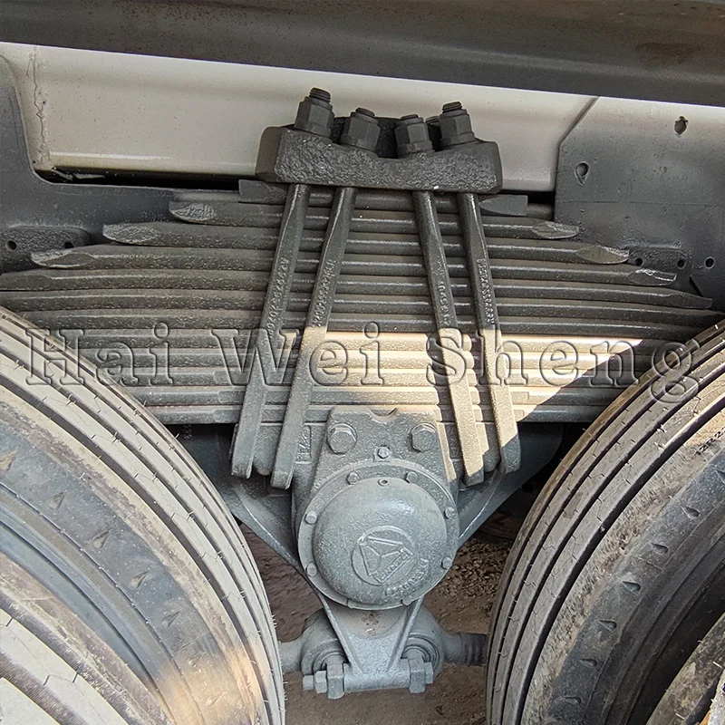 High-performance HOWO 30000 liters capacity 8*4 371hp used oil tanker truck for sale