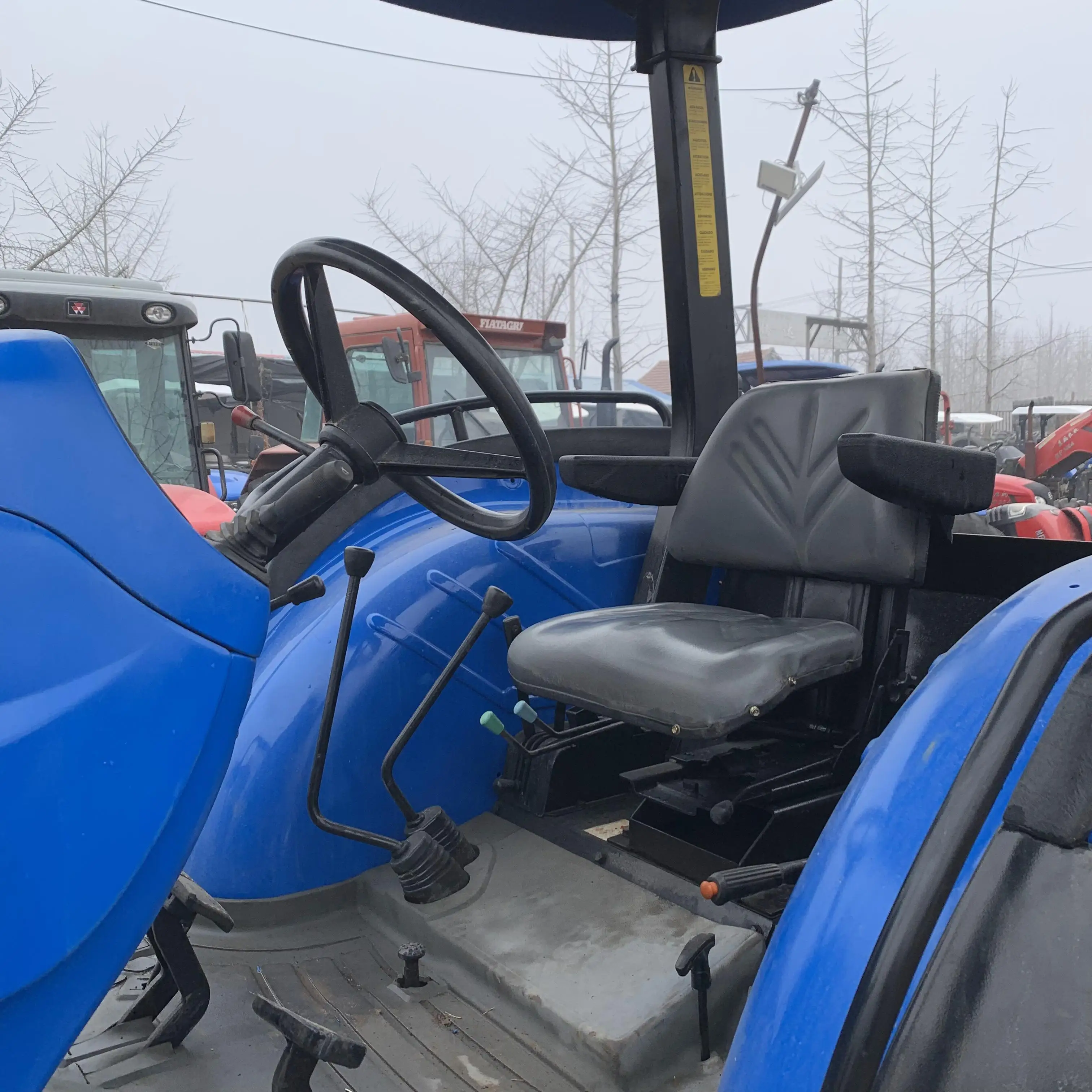 Международный бренд Newholland 85hp Подержанный трактор в хорошем состоянии 4*4