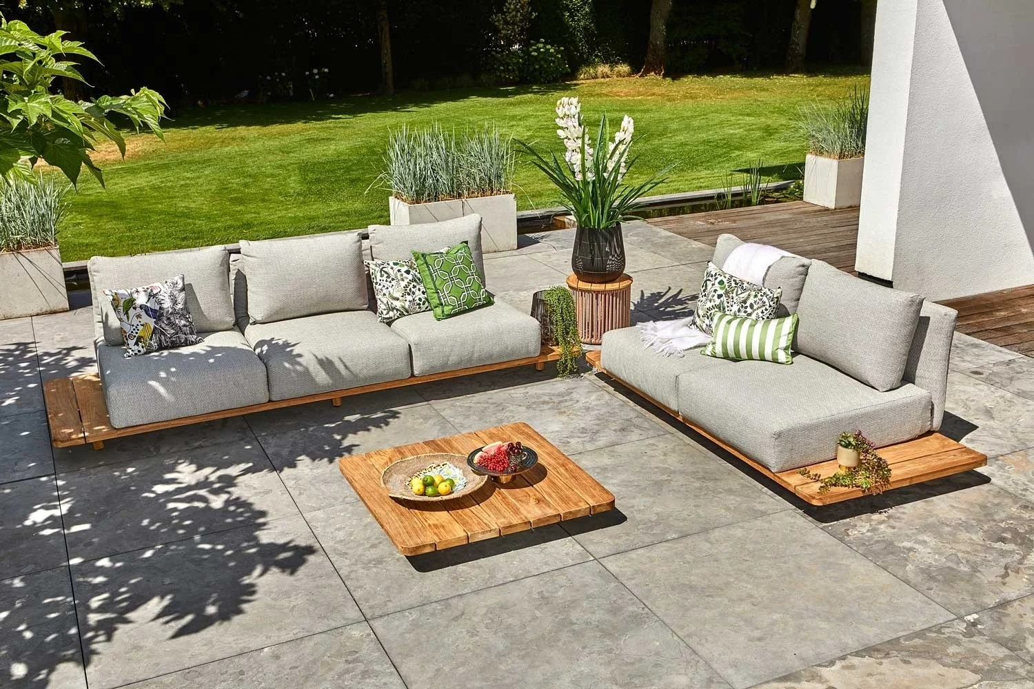 Weather-resistant Outdoor Teak Wood Inflatable Sofa Set Furniture Morden Outdoor Sleeper Sofa Garden Outdoor Sofa Set