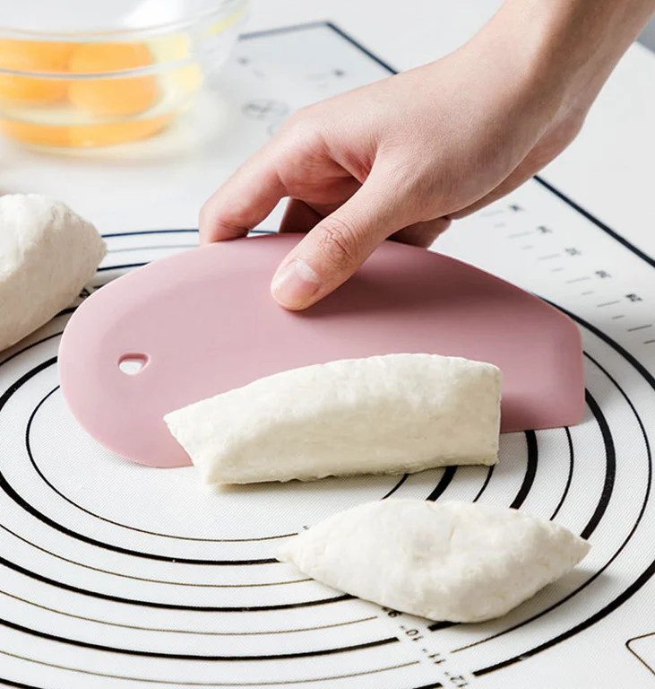 Food grade Silicone Food Dough Scraper Flexible Curved Edge Bench Scraper for Baking, Sourdough Bread Proofing Basket