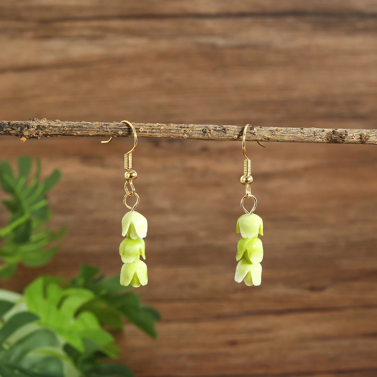 New Hawaiian samoa green long drop Lily of the valley resin flower earrings wholesale