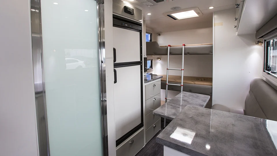 
Custom Made Luxury Family Caravan Mobile Homes Offroad Caravan with Triple Bunk 