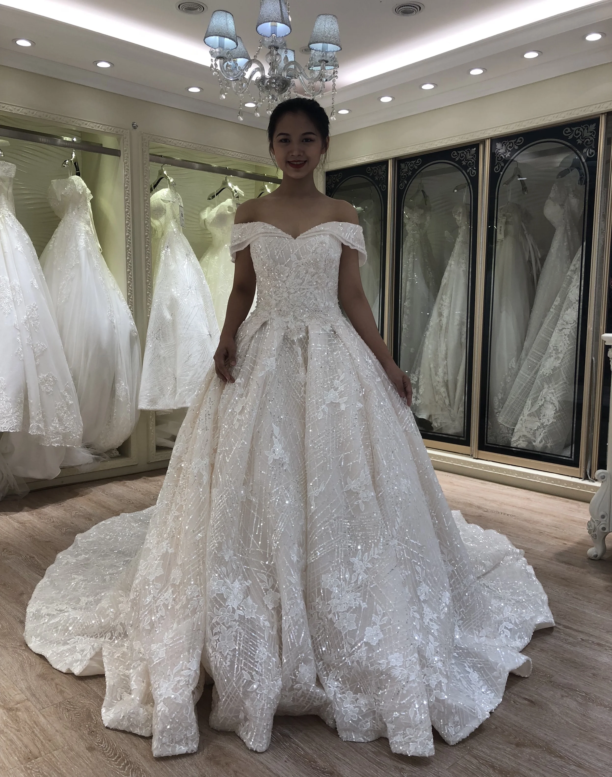 2021 factory wholesale price off shoulder shinny wedding dress ball gown for women