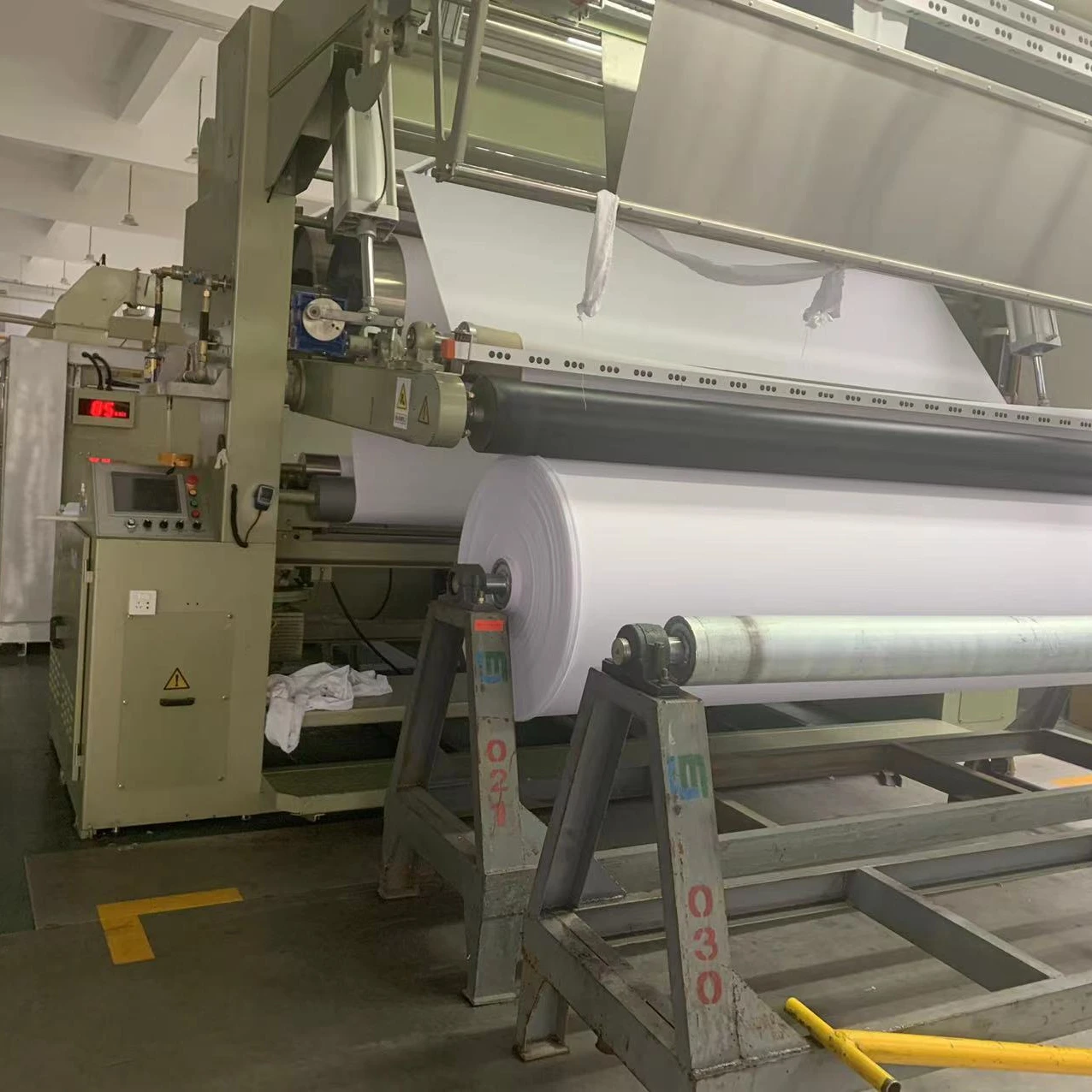 Прямая поставка с завода дешевая индивидуальная полиэфирная ткань из микрофибры для простыней