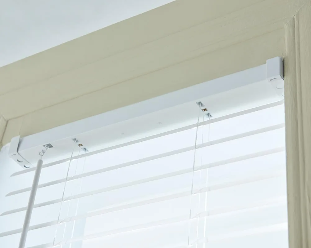 Custom Color Venetian pvc cordless fauxwood blinds with 2'50mm size for window