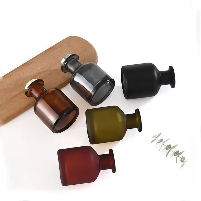 Wholesale custom color 100ml 150ml 200ml round Glass Reed Diffuser Bottle Empty Square Glass Black Bottle With Fiber Sticks