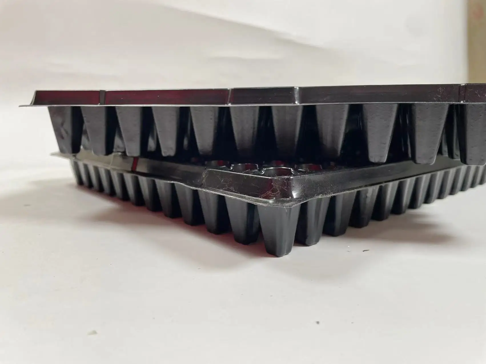 Hot Selling High Quality Reusable Plastic Plant Nursery Seed Germination Tray 100 Cells Seedling Trays for Greenhouse