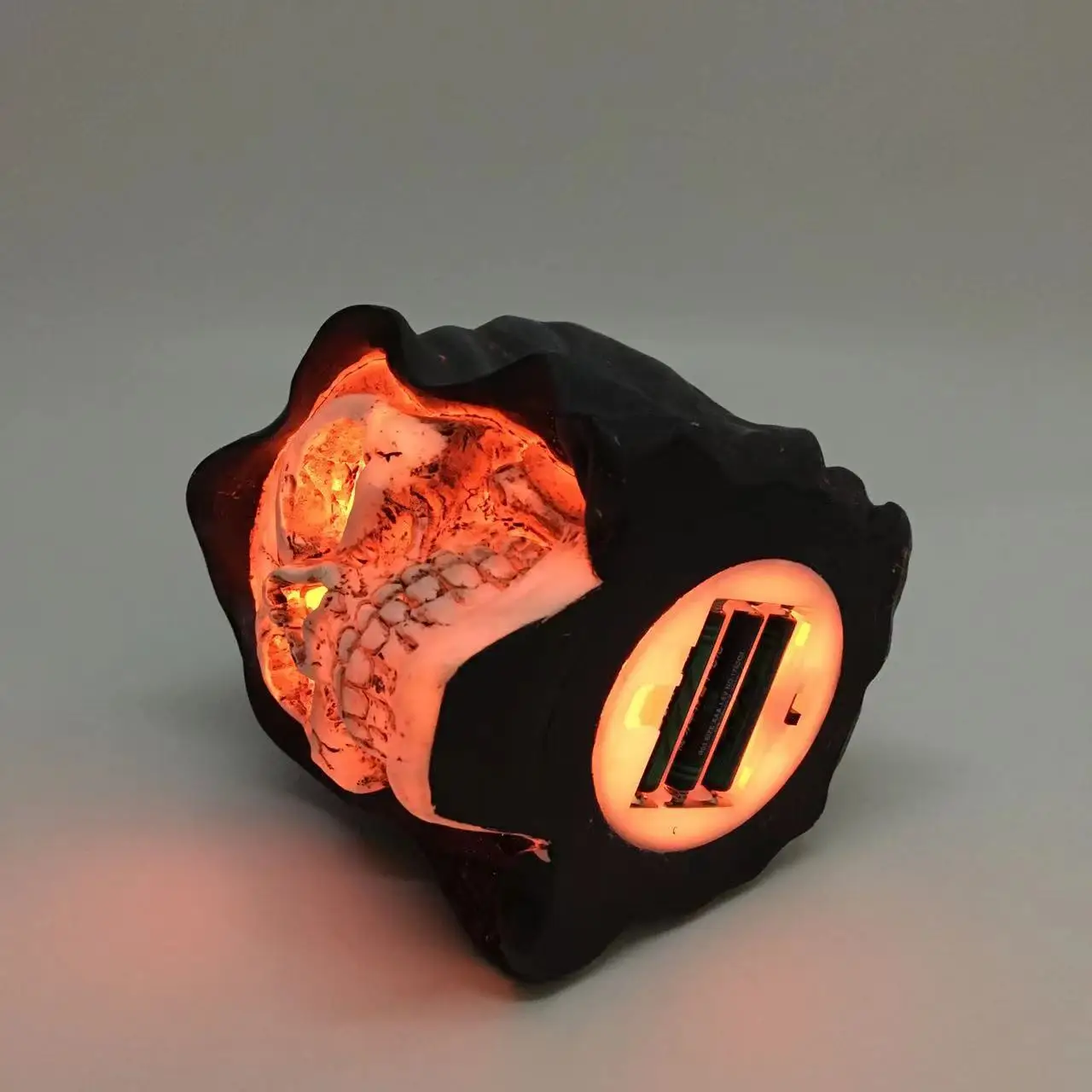 Halloween Decorations Indoor Outdoor  Resin Crafts Skeleton Ornaments Skeleton Head In Cocoon With Red Led Eyes