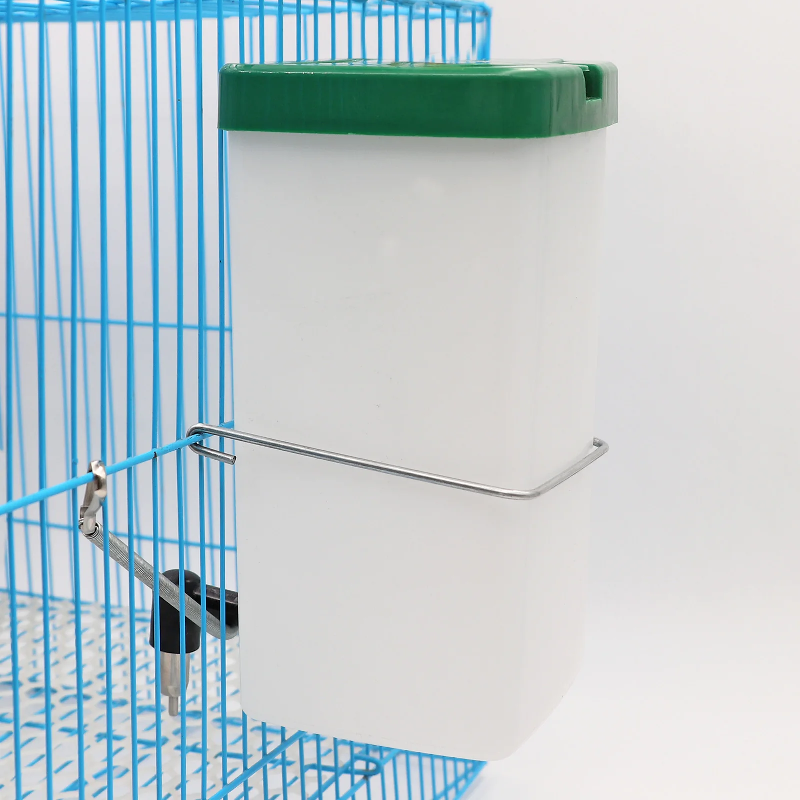 Automatic Rabbit Nipple Drinker Water Drinking Bottles Plastic Large Capacity Drinking Water Bucket for Rabbit