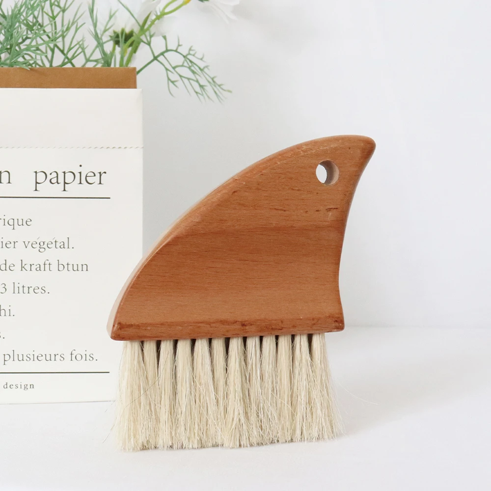 Factory Supply Free Custom Logo Shark Fin Wooden Handle Genuine Soft Horse Hair Beach Sand Remover Brush for Cleaning