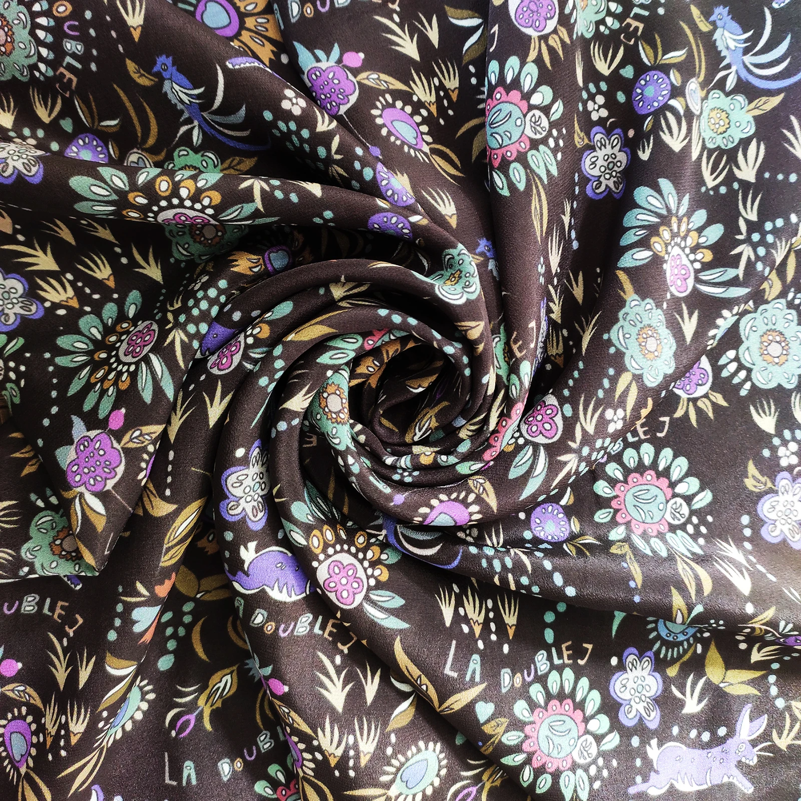 
Wholesale Factory Custom Cartoon Floral Print Silk Satin Fabric Twill Silk Satin Shawl Silk Crepe Fabric 