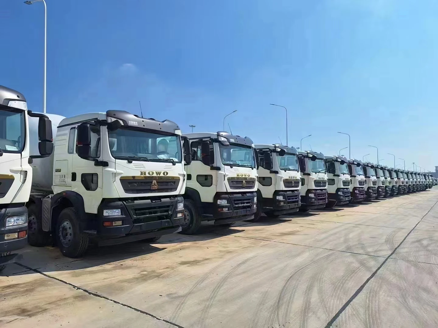 China 12-14 Cubic Meter 8*4 Ready Mix Concrete Truck Efficient Cement Transport Vehicle For Construction Projects