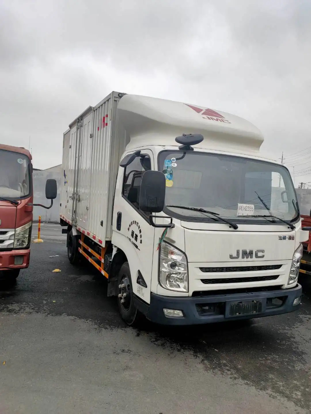 2015 2016 used JMC left hand drive light box truck diesel 7.5ton-10tons van cargo box truck in stock  used lorry truck