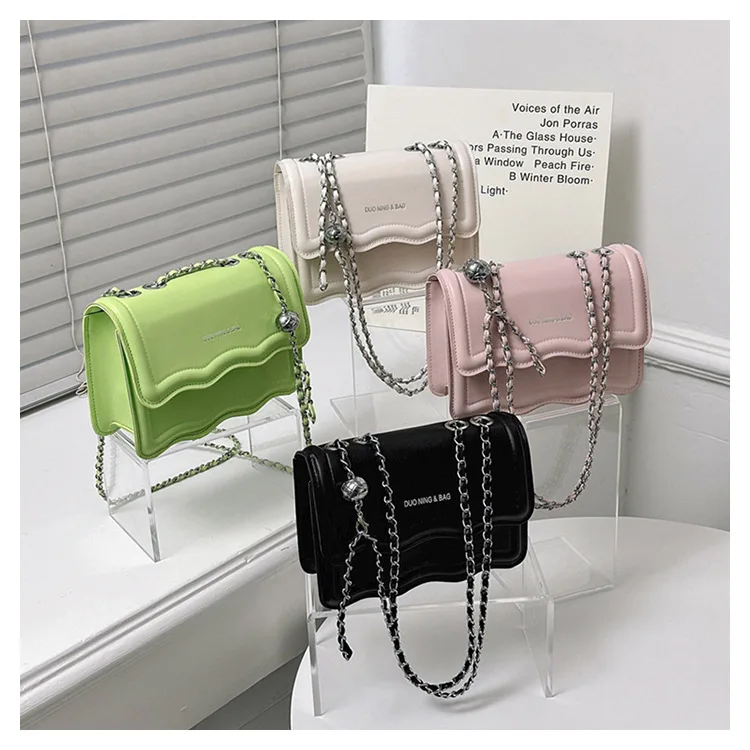 Стильная простая женская сумка из искусственной кожи на одно плечо маленькая квадратная Повседневная с цепочками для отдыха через