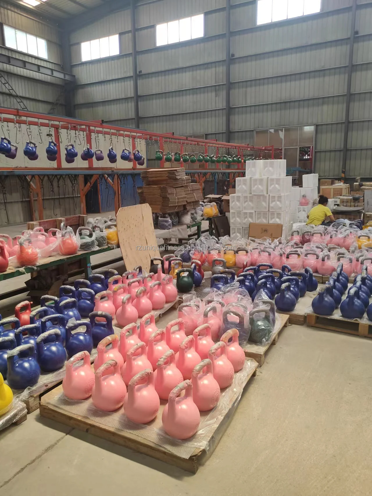 Customized Colored Steel Kettlebell Hot Sports Equipment for Gym Iron Material Competition Kettlebell