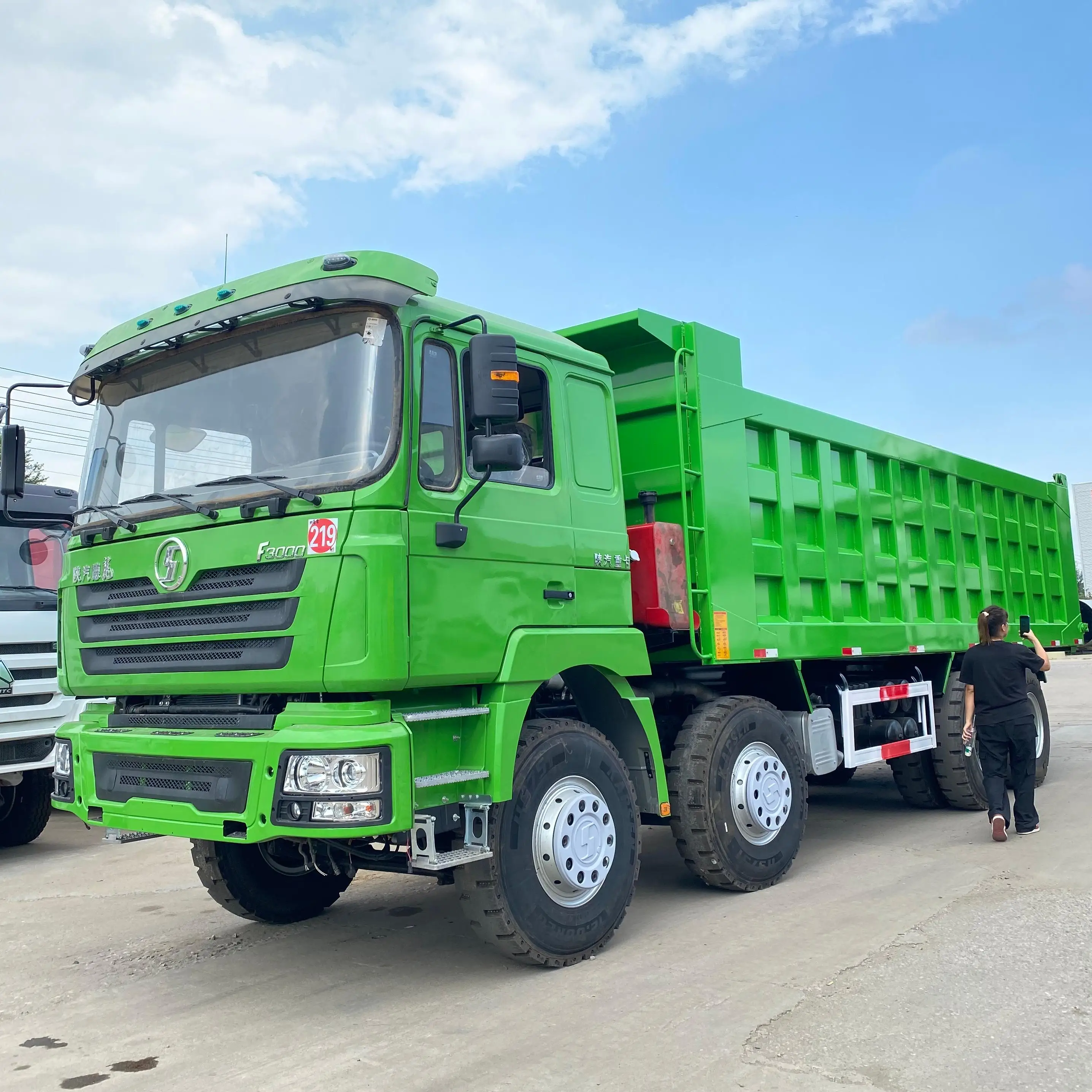 Used Tipper Trucks Shacman X3000 F3000 8x4 12Wheel 12R22.5Tires Heavy Trucks Transport 400Hp 430Hp 40Ton 50tons Euro3 Dump Truck
