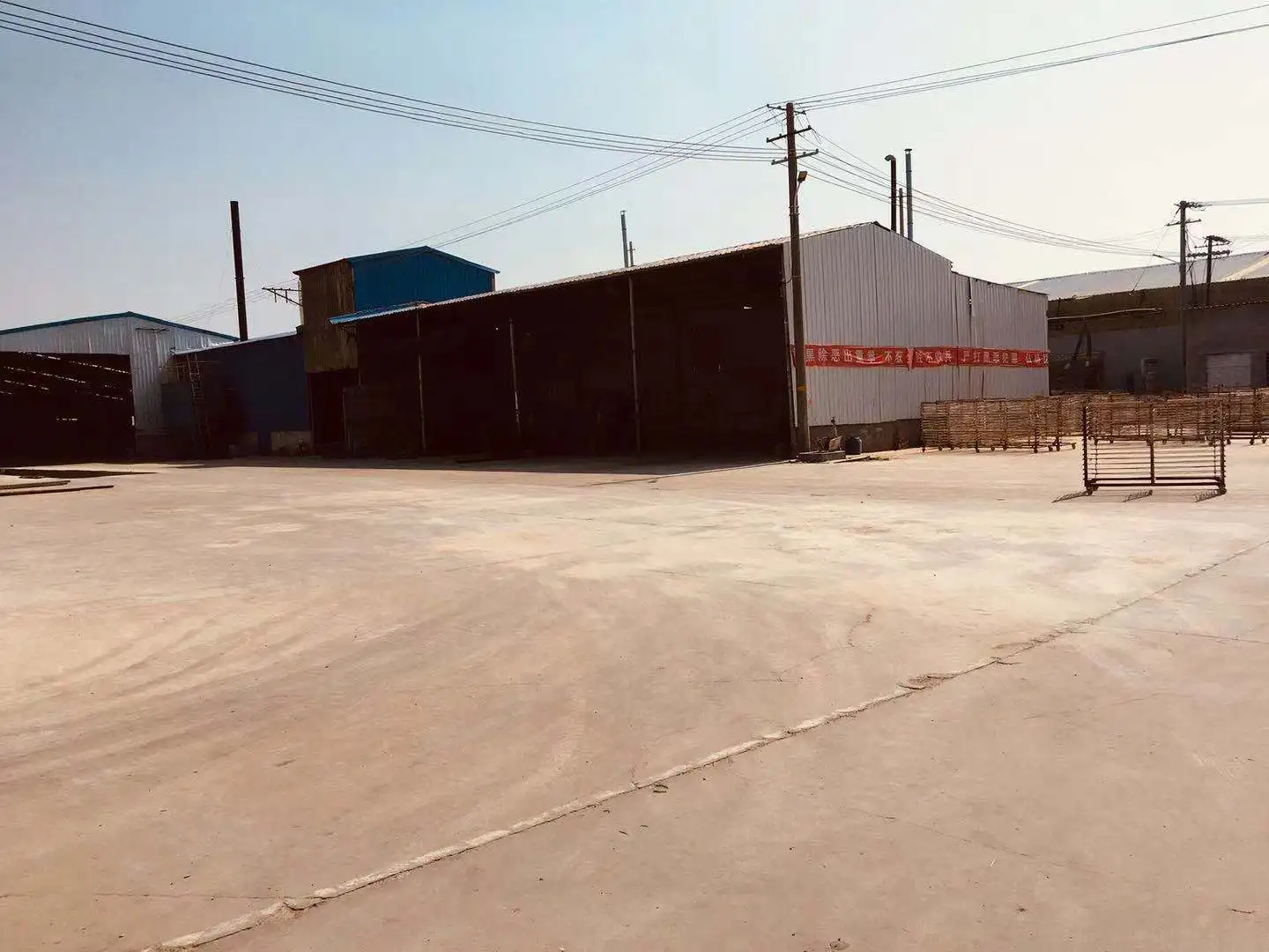 Белая грунтованная плита из МДФ