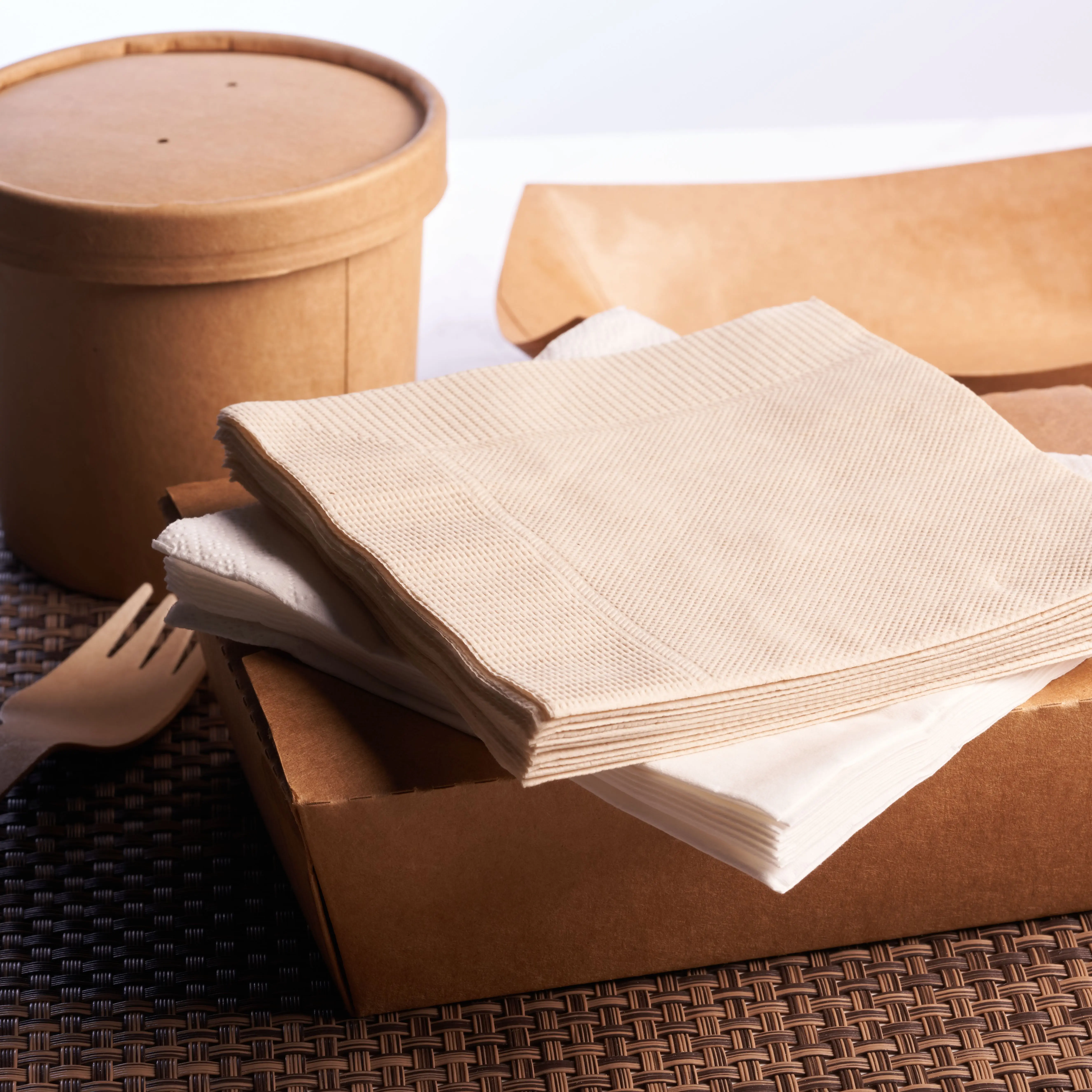 Manufacturers Quality 500 Pack Cocktail Napkins Paper 3 Ply White Beverage Napkins Restaurant Event Bar Wedding Party Napkins