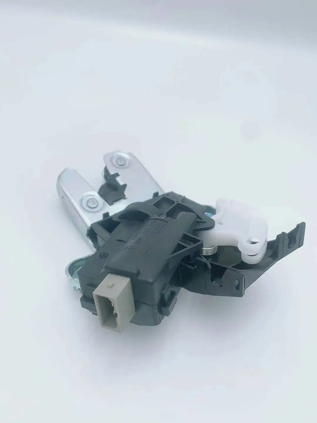 4F5827505D,4E0827505C Rear Trunk Lid Lock Latch For VW Jetta Passat Audi Seat For Audi A4 A5 A6 A8 Seat