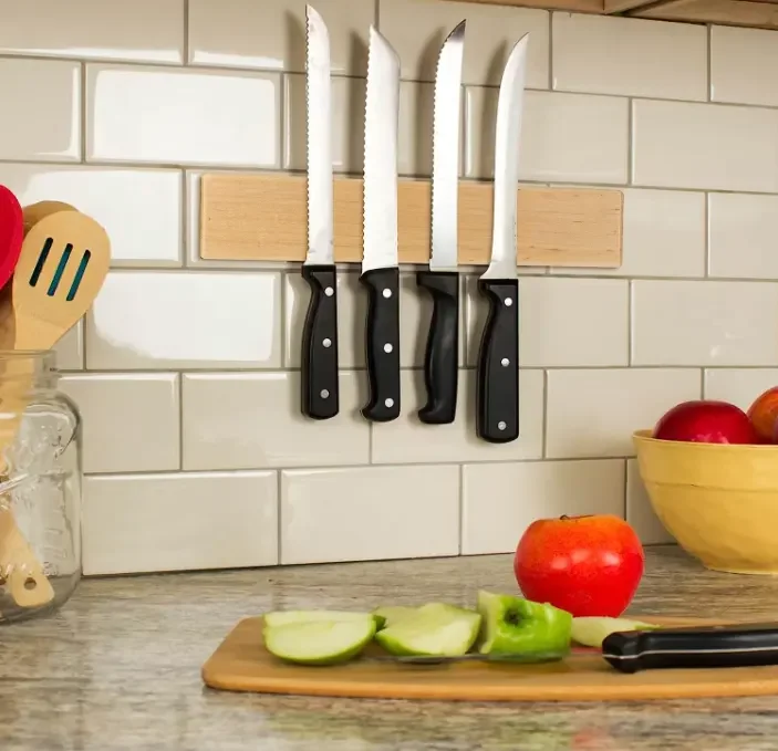 Seamless Maple Wood Magnetic Knife Holder Wooden Magnetic Knife Strip Magnet Holder for Wall with Easy Installation