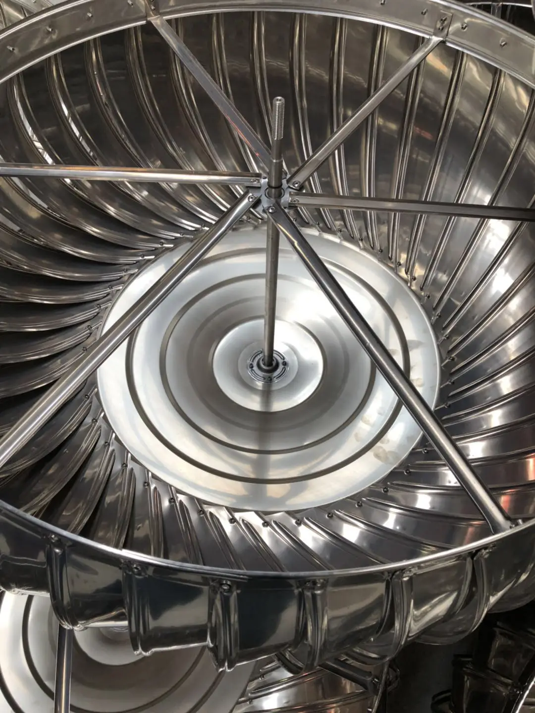 Handun Large Size Roof Turbine Ventilation Fan Whirly Bird Roof VentilatorWind Power Roof Ventilation Fan